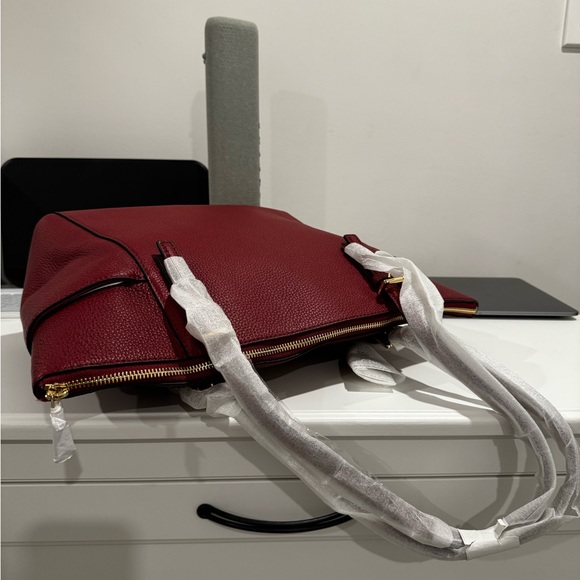 Brand New Michael Kors Jet Set - Picture 9 of 13